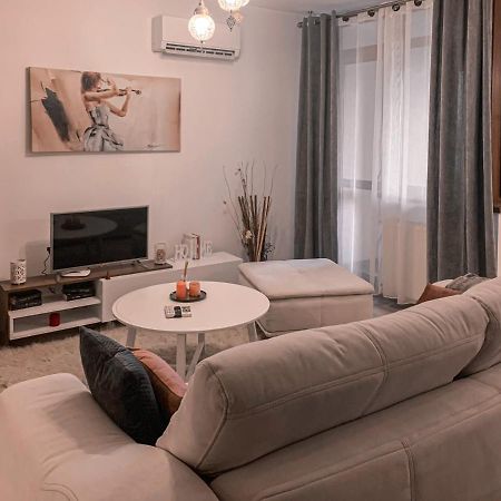 Apartment 2 Rooms Luxury Bukarest Eksteriør billede