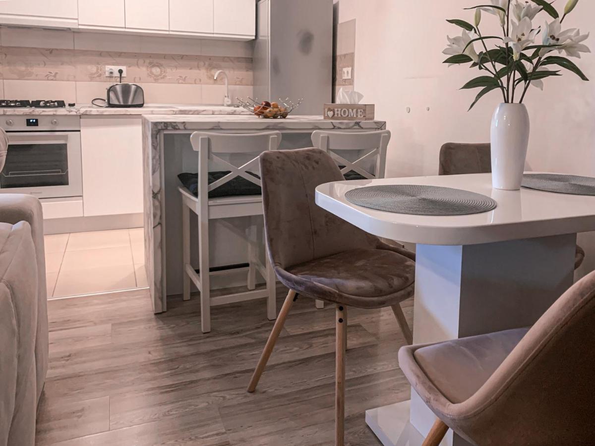 Apartment 2 Rooms Luxury Bukarest Eksteriør billede
