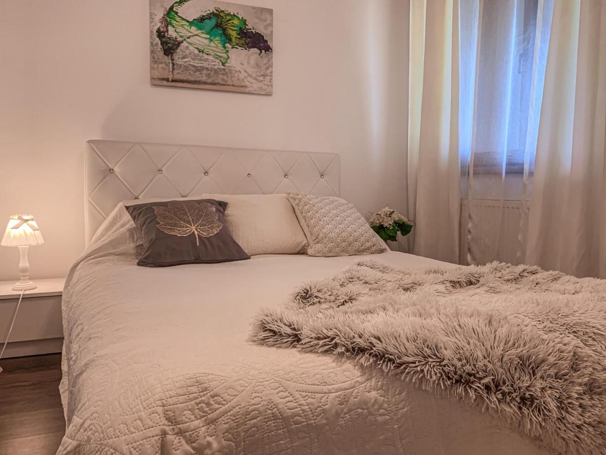 Apartment 2 Rooms Luxury Bukarest Eksteriør billede