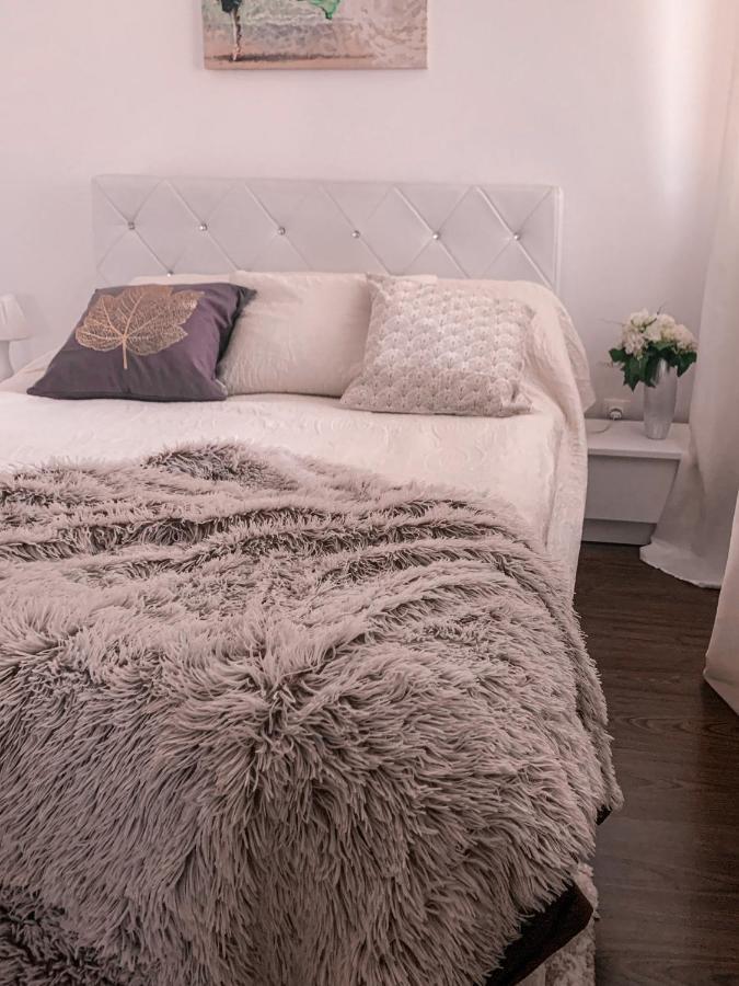 Apartment 2 Rooms Luxury Bukarest Eksteriør billede