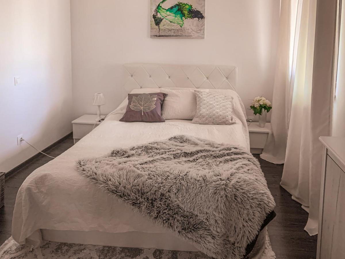 Apartment 2 Rooms Luxury Bukarest Eksteriør billede