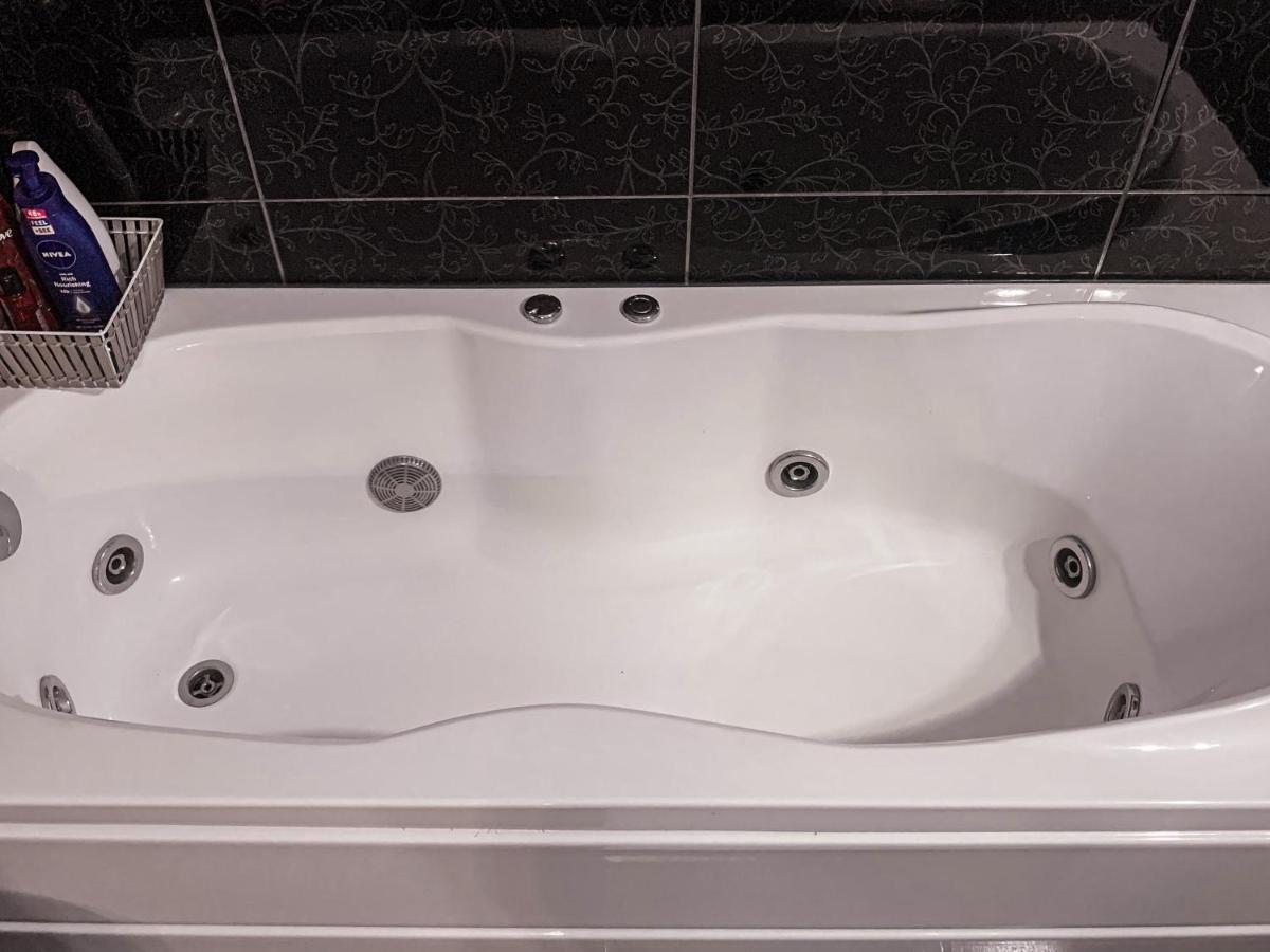 Apartment 2 Rooms Luxury Bukarest Eksteriør billede